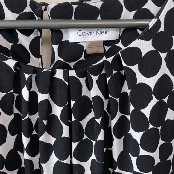 Calvin Klein Blouse - Crew Neckline - Sleeveless - Pleat Front - Picture 4 of 6